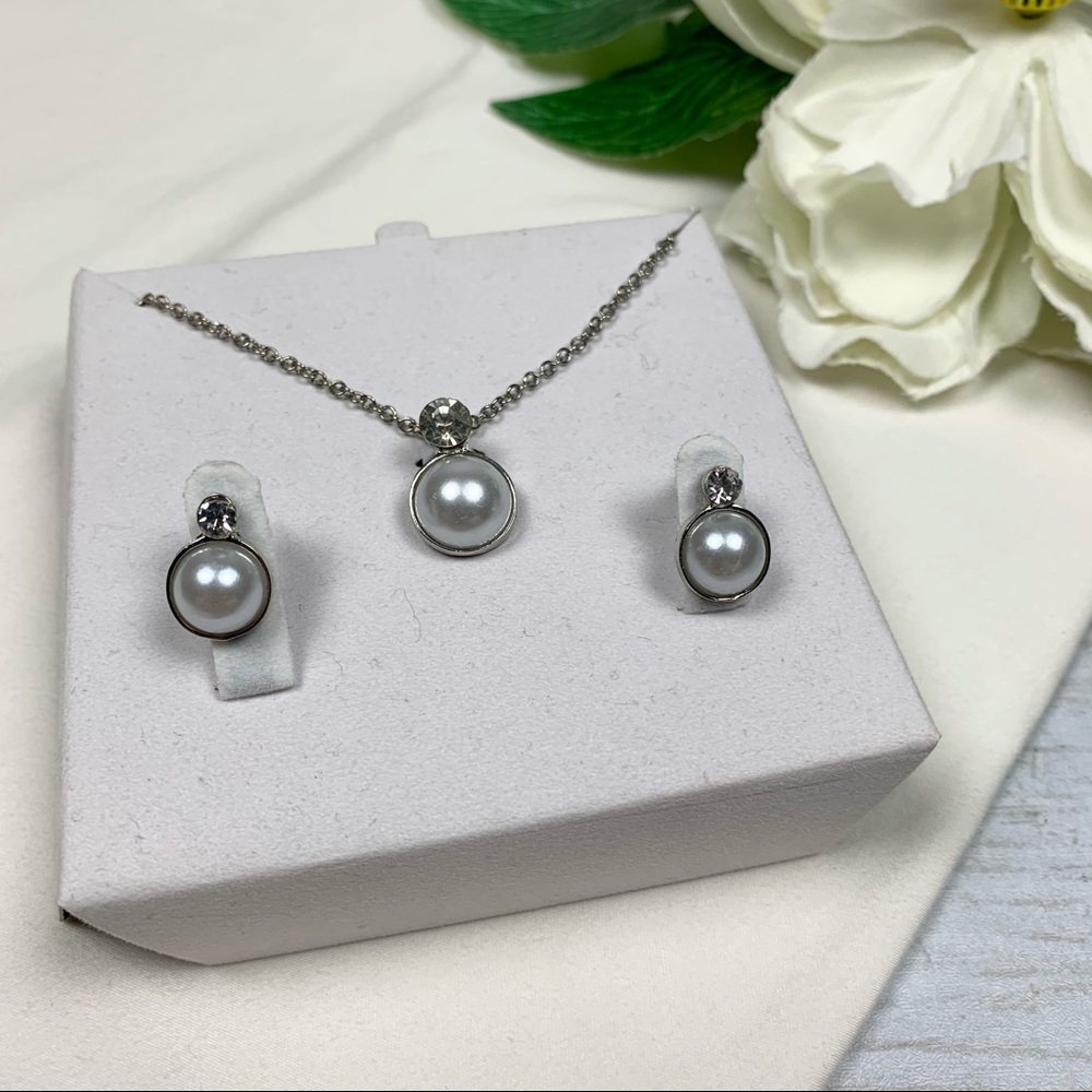 Pearl & Clear Rhinestone Earrings and Necklace Set